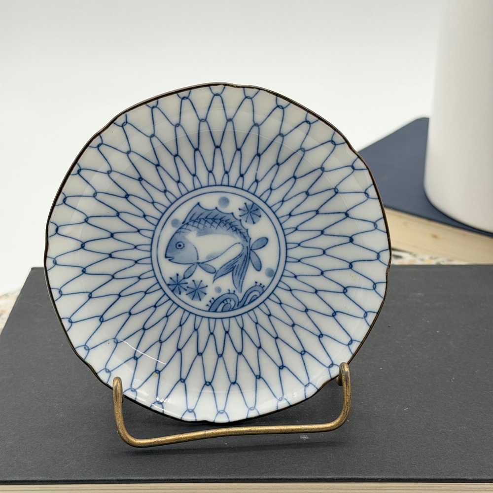 Vintage Japanese Blue White Porcelain Fish Net Scalloped Small Nut Trinket Dish